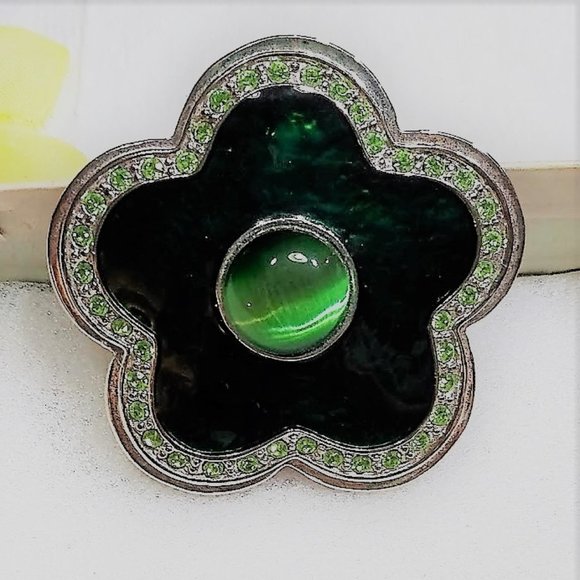 Green Cat's Eye Magnet  MUST BUNDLE - Picture 2 of 6